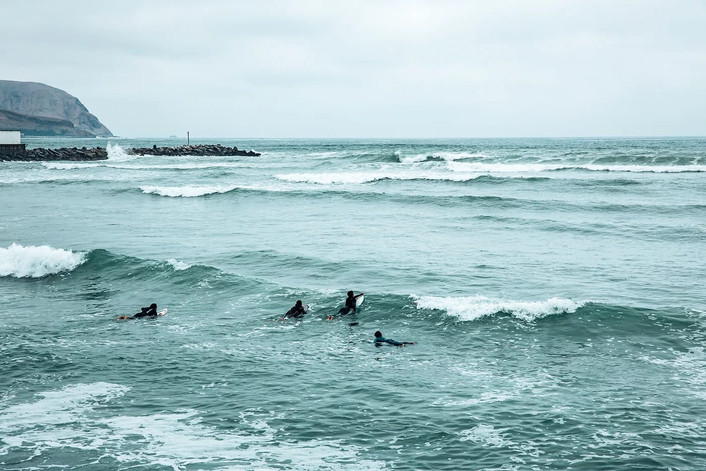 Surffaajia Liman rannikolla