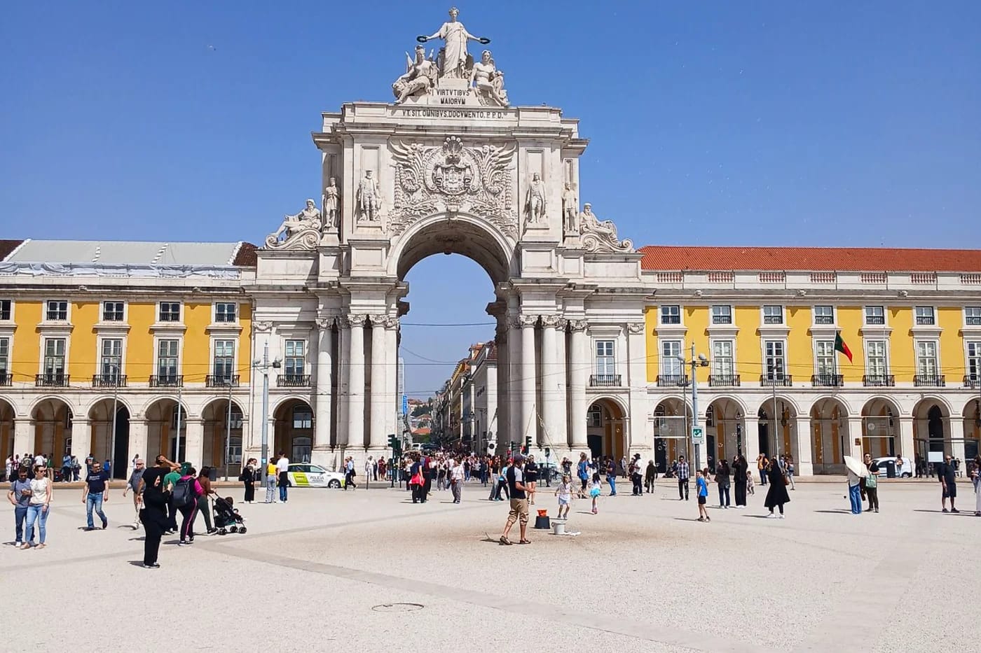 Rua Augustan riemukaari ja Praça do Comércio
