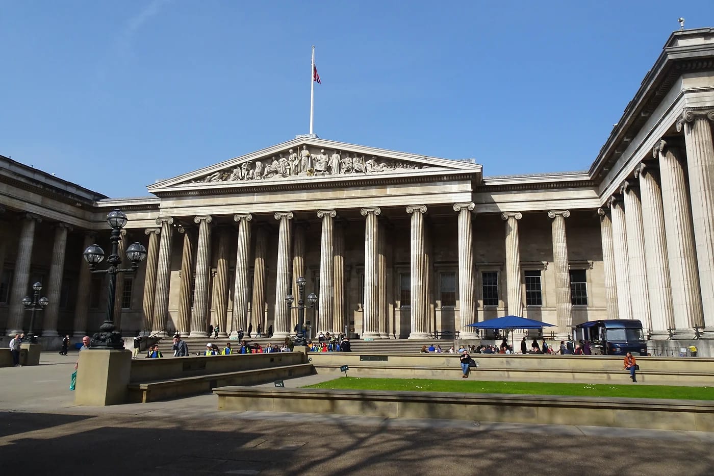 British Museumin klassinen julkisivu