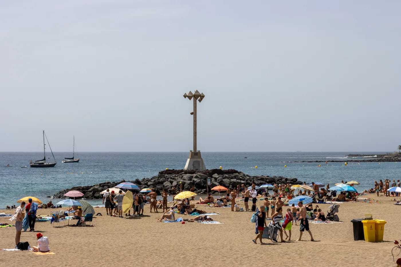 Playa de las Vistasin rantaviiva ja aallonmurtaja
