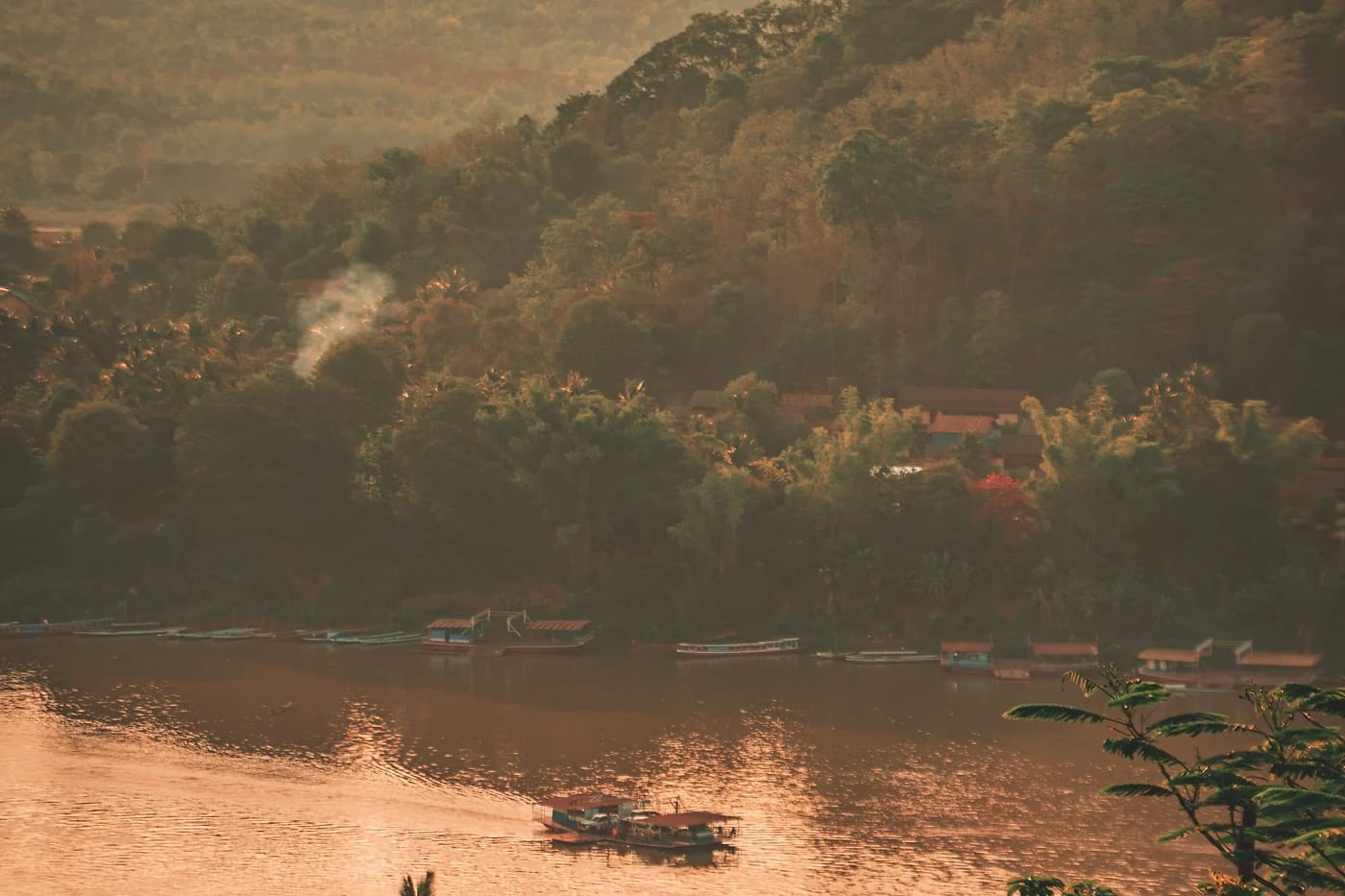 Auringonlasku Mekong-joella