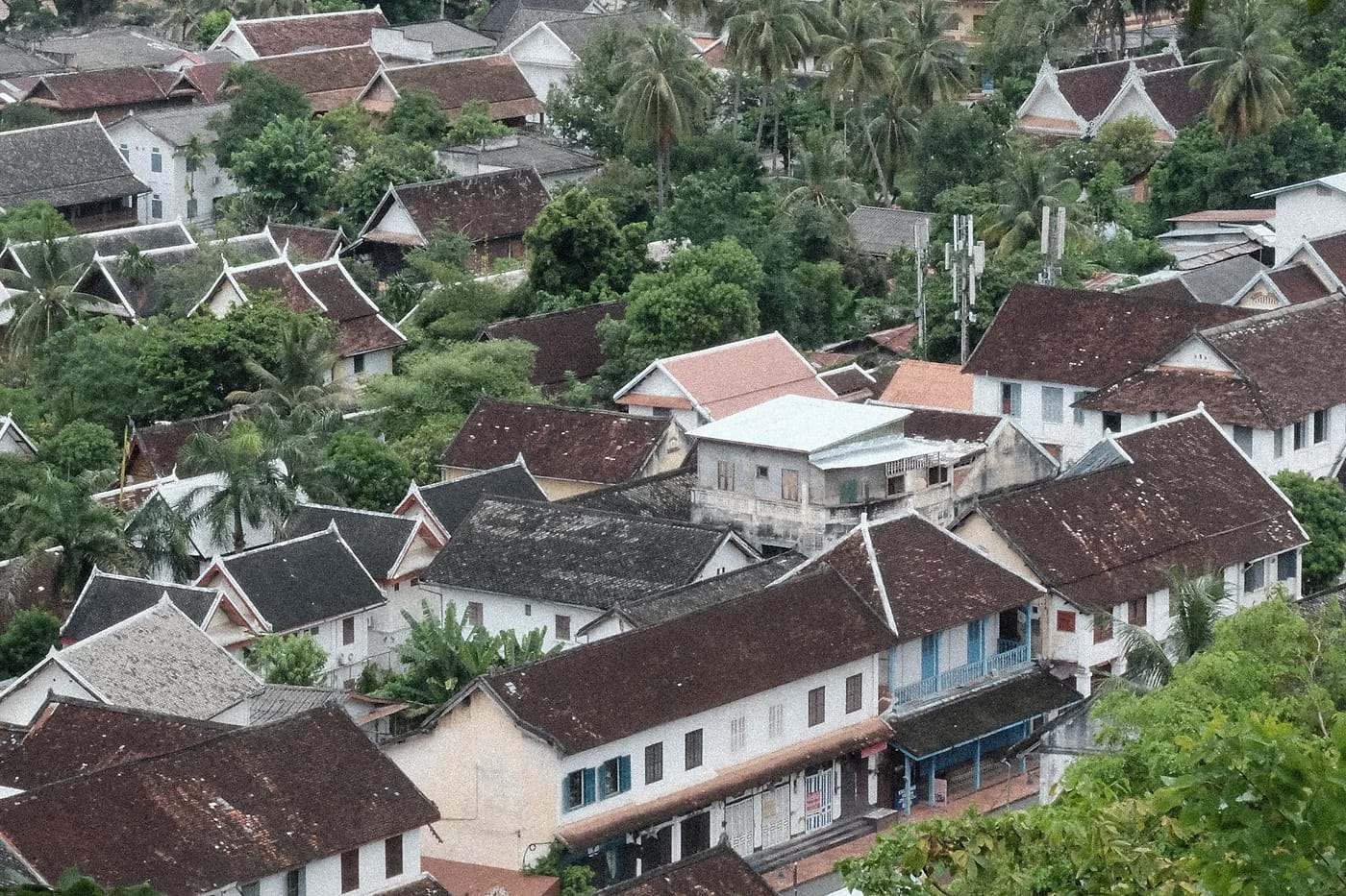 Ilmakuva Luang Prabangin vanhankaupungin katoista