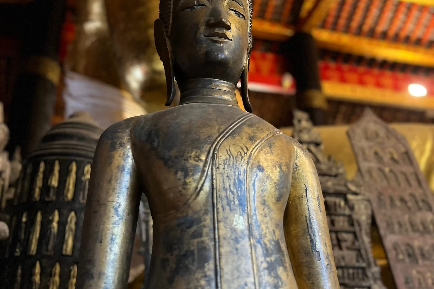 Buddha-patsas Wat Xieng Thongin sisällä