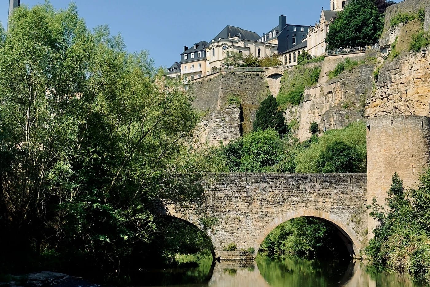 Keskiaikainen kivisilta Luxembourgin kaupungissa