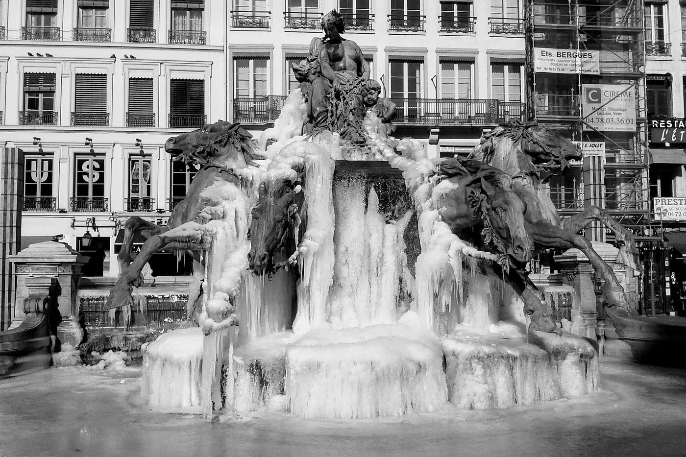 Bartholdin suihkulähde Place des Terreaux'lla Lyonissa