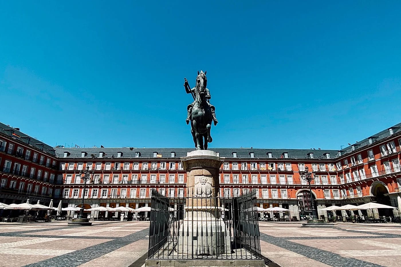 Plaza Mayor ratsastajapatsaineen Madridissa