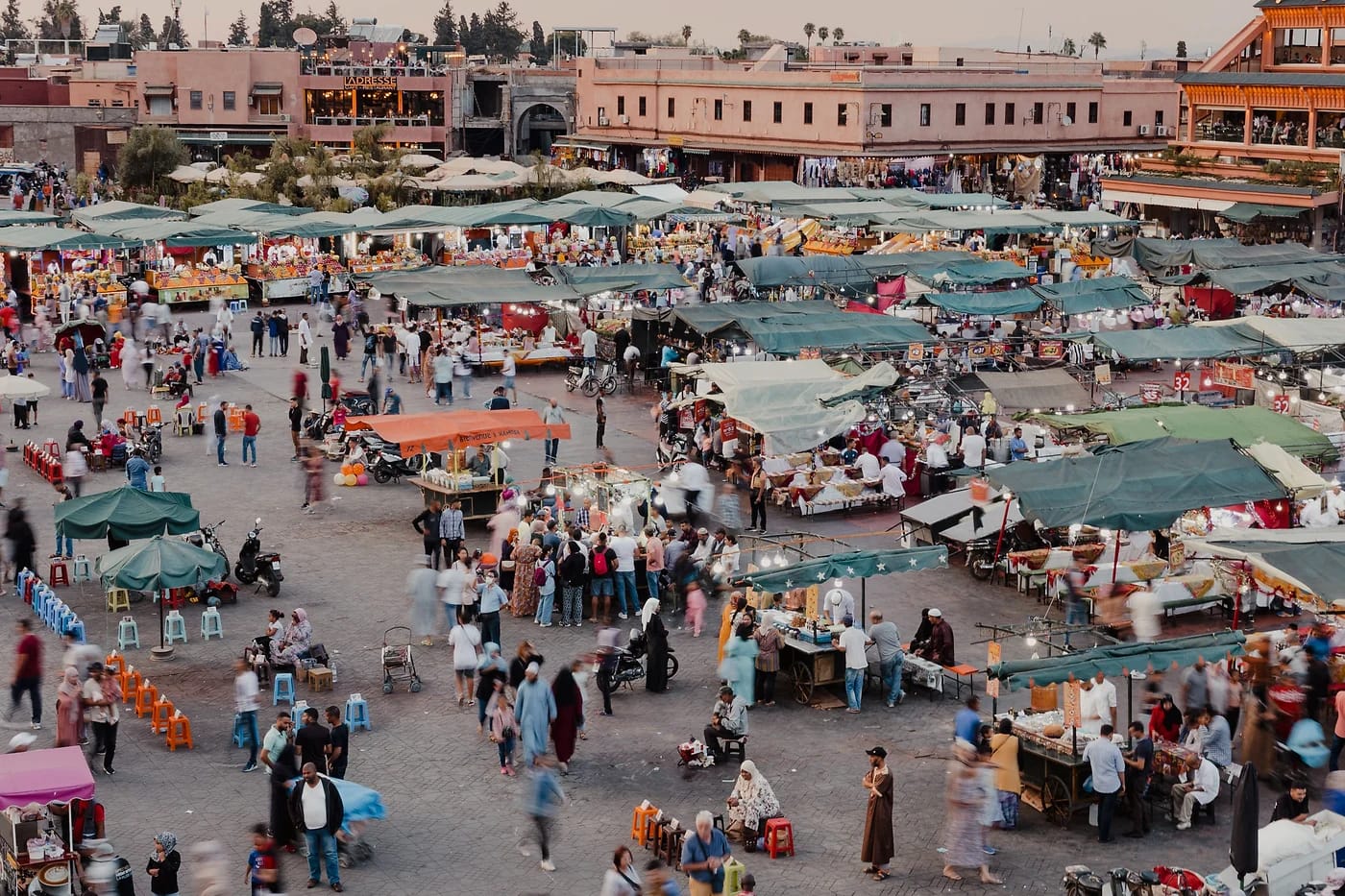Ilmakuva Marrakechin vilkkaasta torista