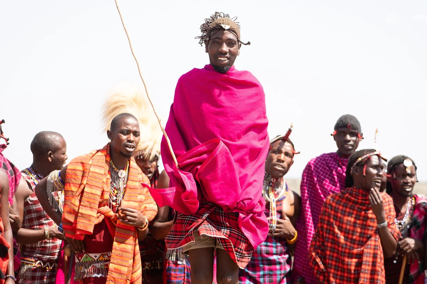 Maasai-soturit tanssivat perinteistä hyppytanssia