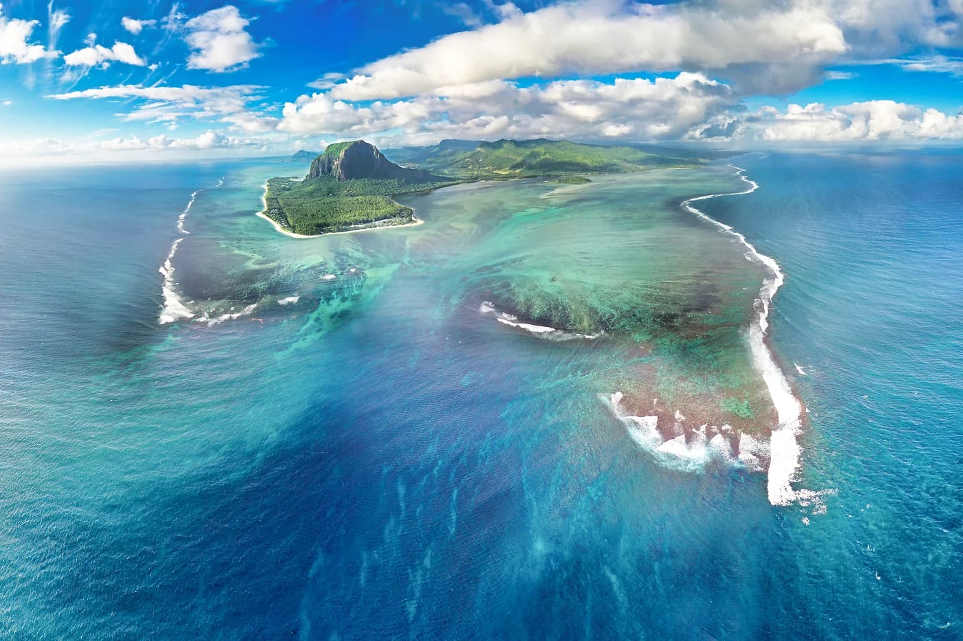 Le Mornen niemi ja turkoosi laguuni Mauritiuksella