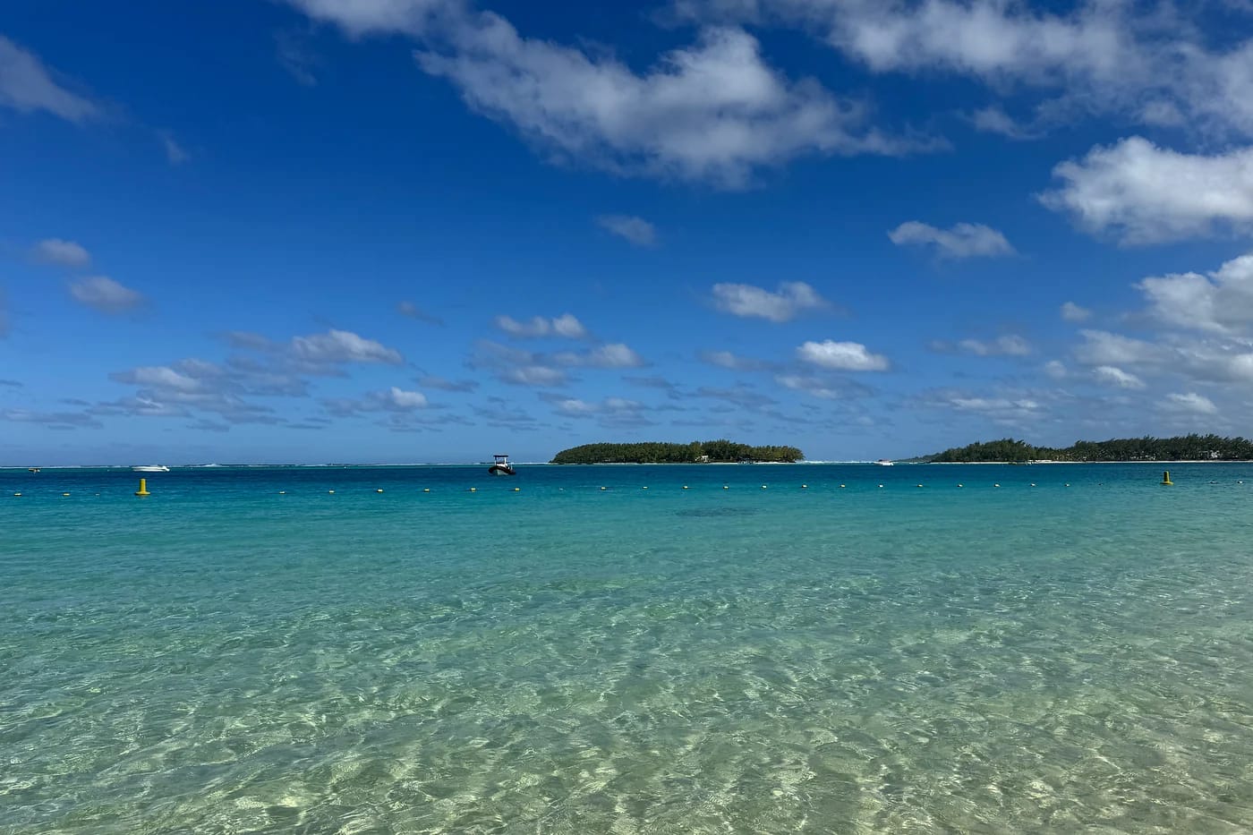 Blue Bayn kristallinkirkas vesi Mauritiuksella