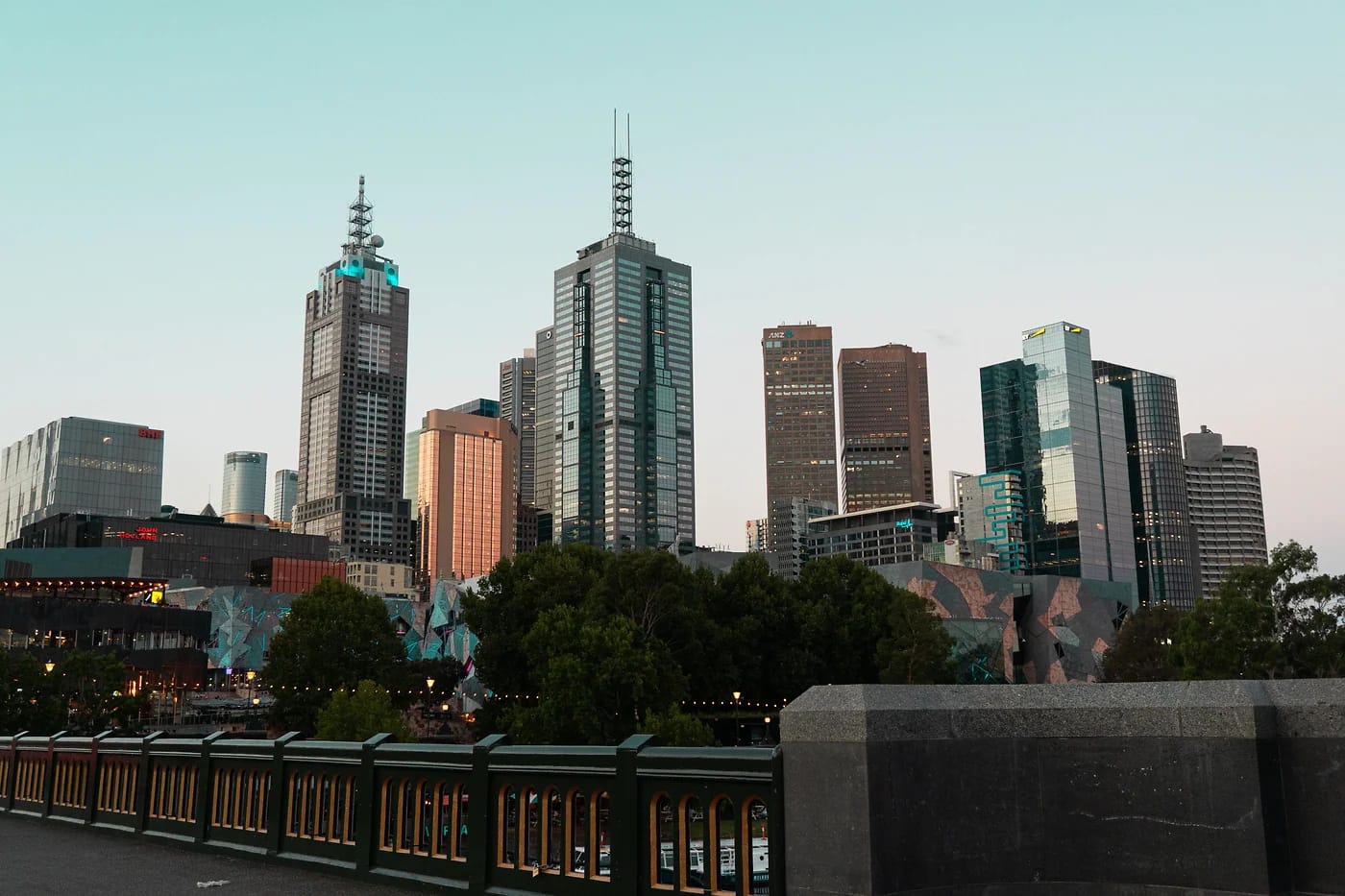 Melbournen silhuetti auringonlaskussa