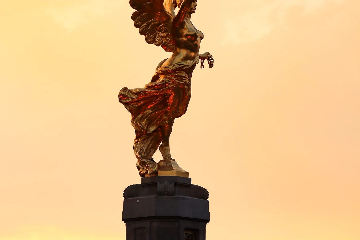 Angel de la Independencia auringonlaskussa
