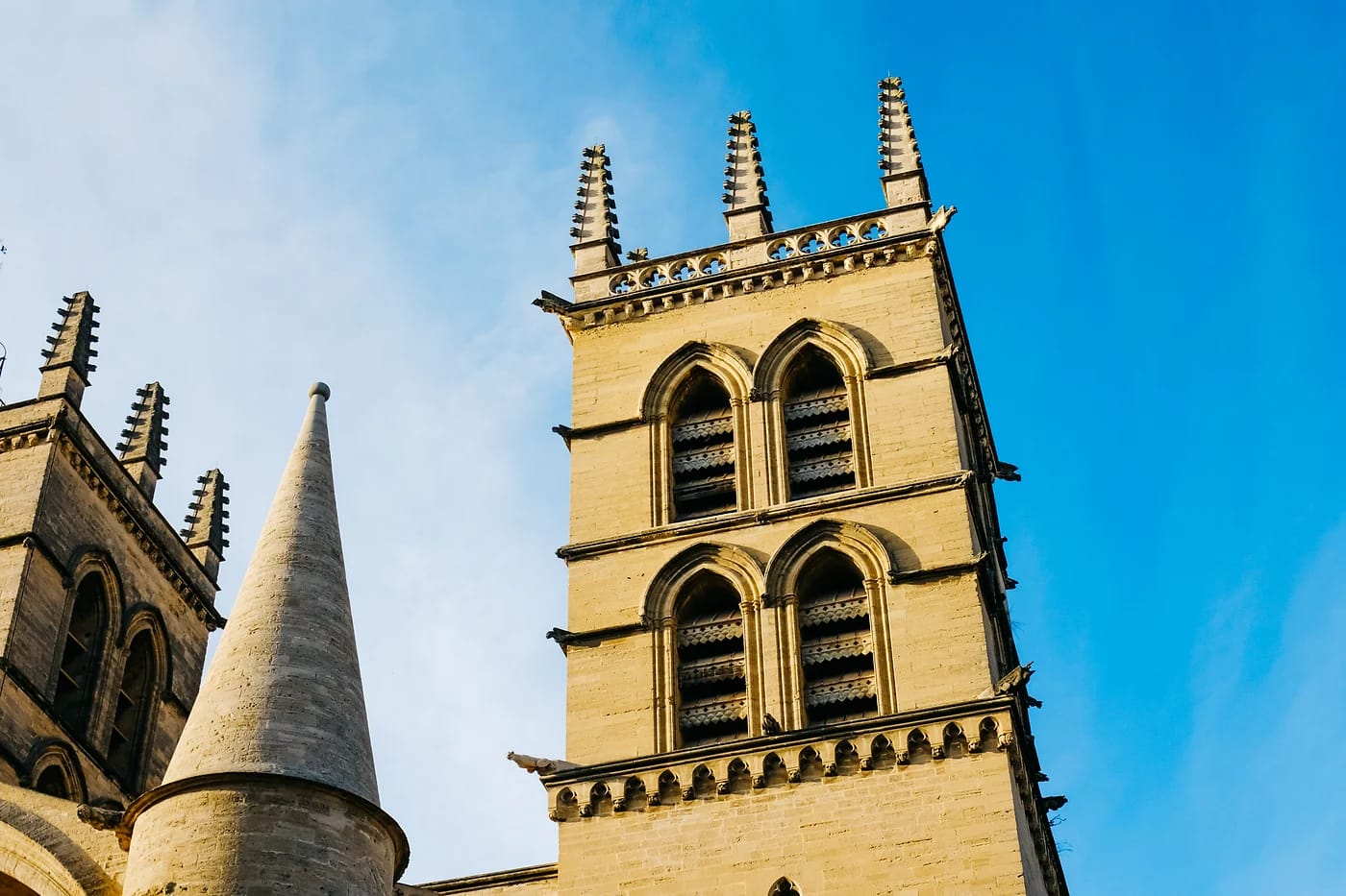 Saint-Pierren katedraalin tornit Montpellier'ssa