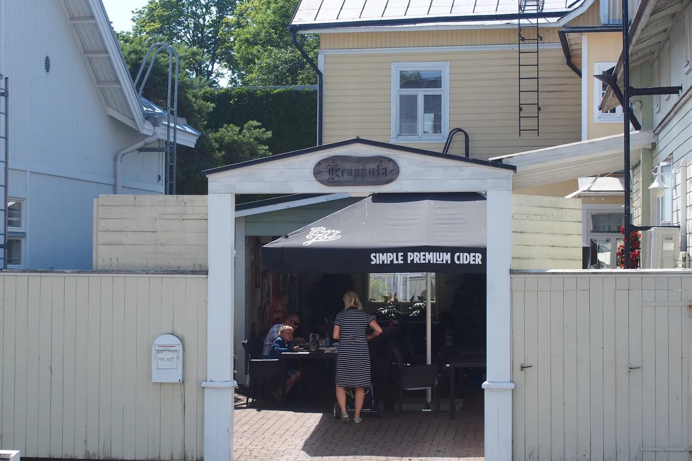Puoti vanhankaupungin kujalla
