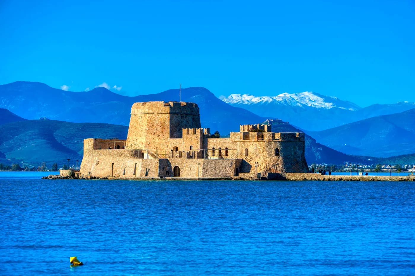 Bourtzin saarilinnoitus Nafplion sataman suulla