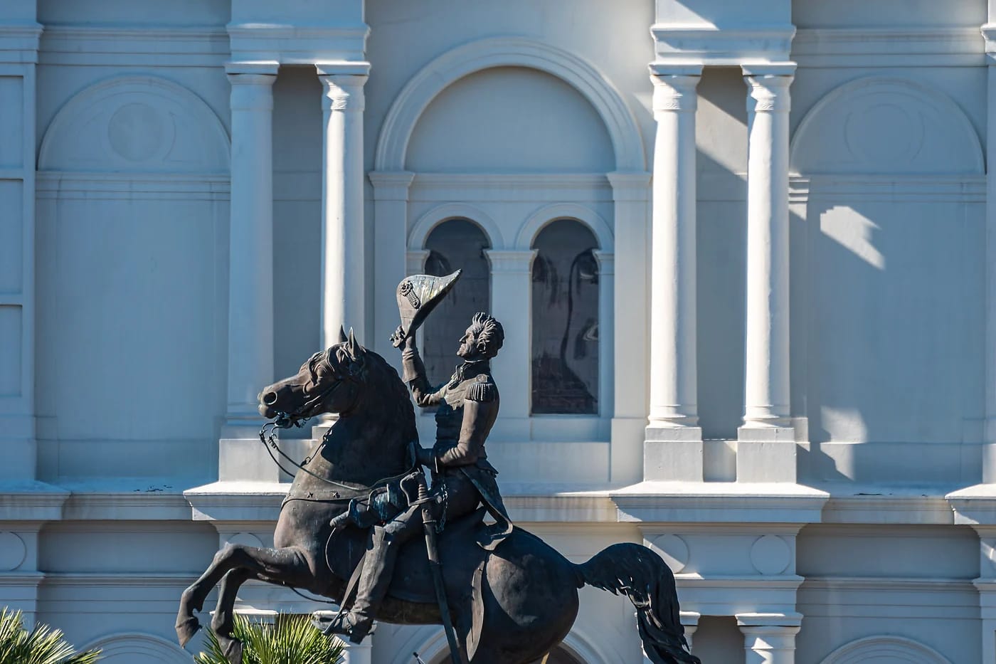 St. Louis -katedraali ja Jacksonin patsas Jackson Squarella