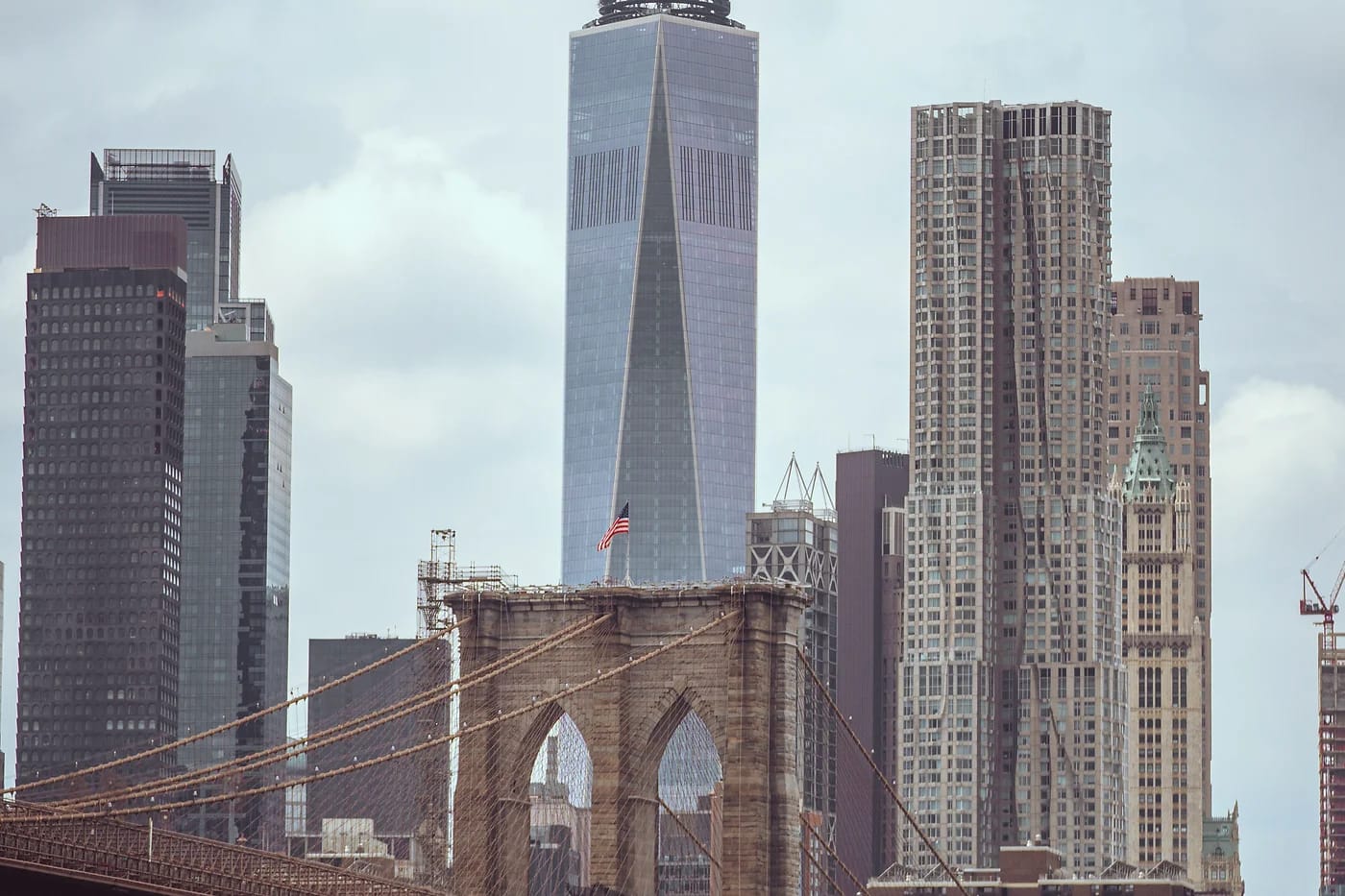 Brooklynin silta ja Manhattanin silhuetti