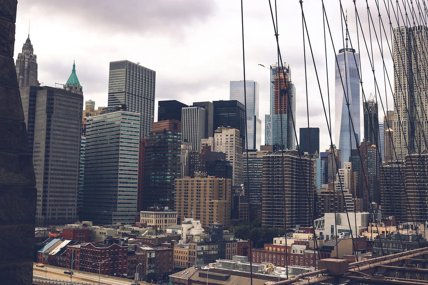 New Yorkin pilvenpiirtäjät Brooklynin sillalta