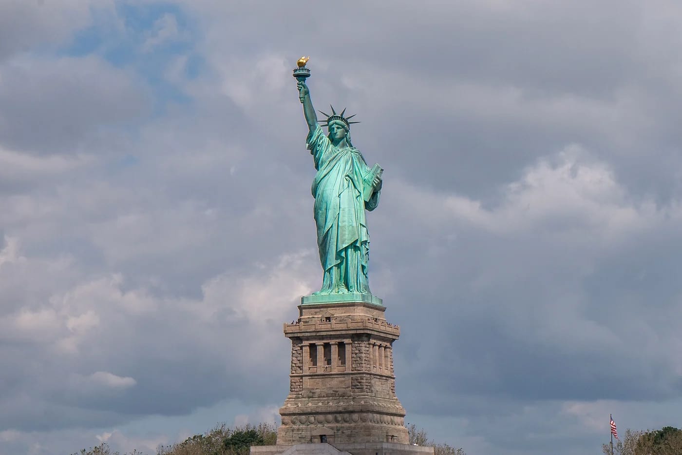 Vapaudenpatsas ja vene New Yorkissa