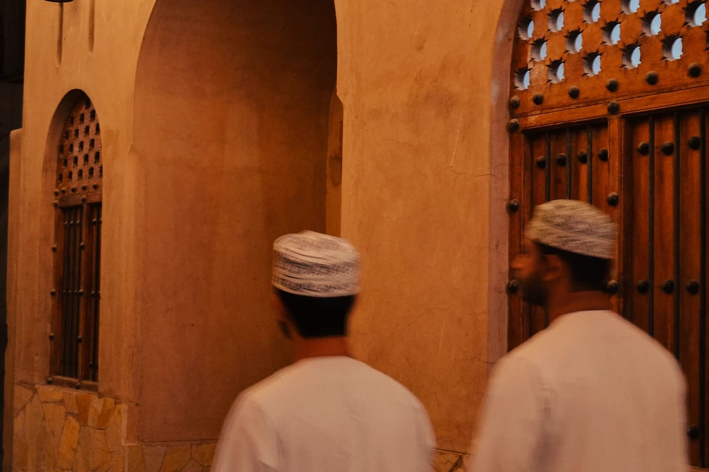 Nizwan valaistut kadut