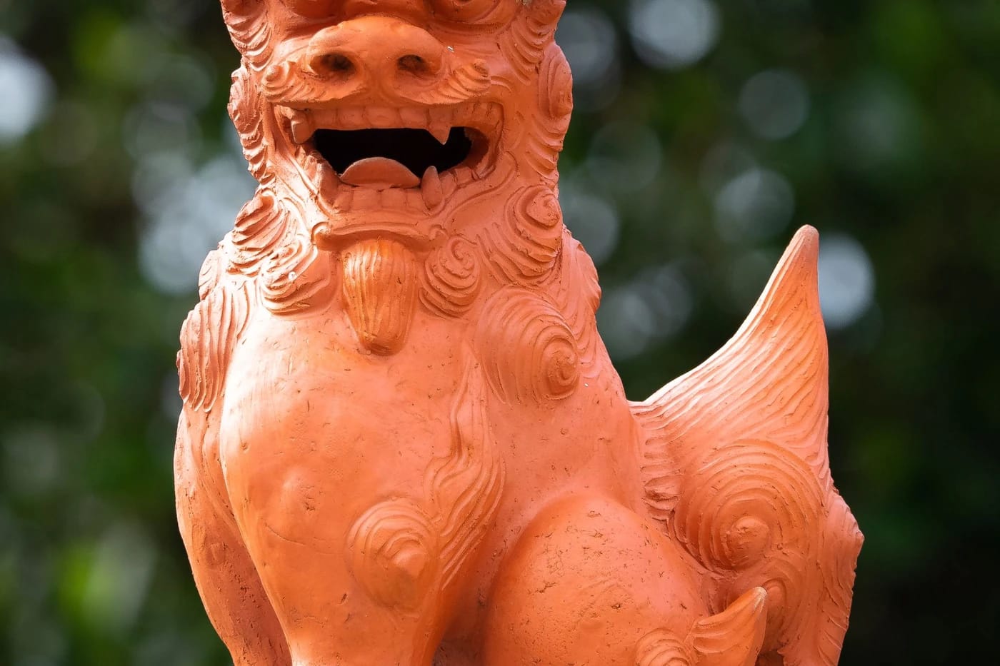 Perinteinen Shisa-leijonapatsas