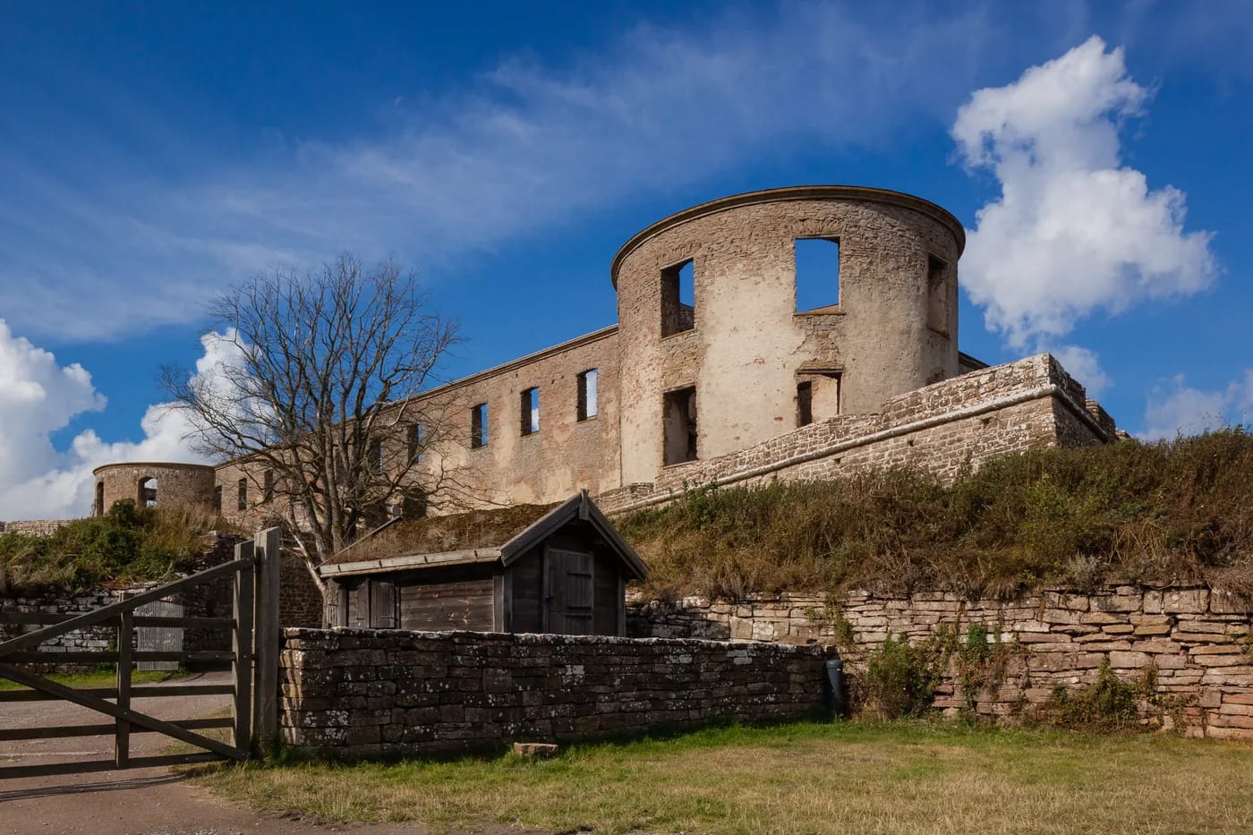 Ölandin maisemaa ja Borgholmin linnanraunio