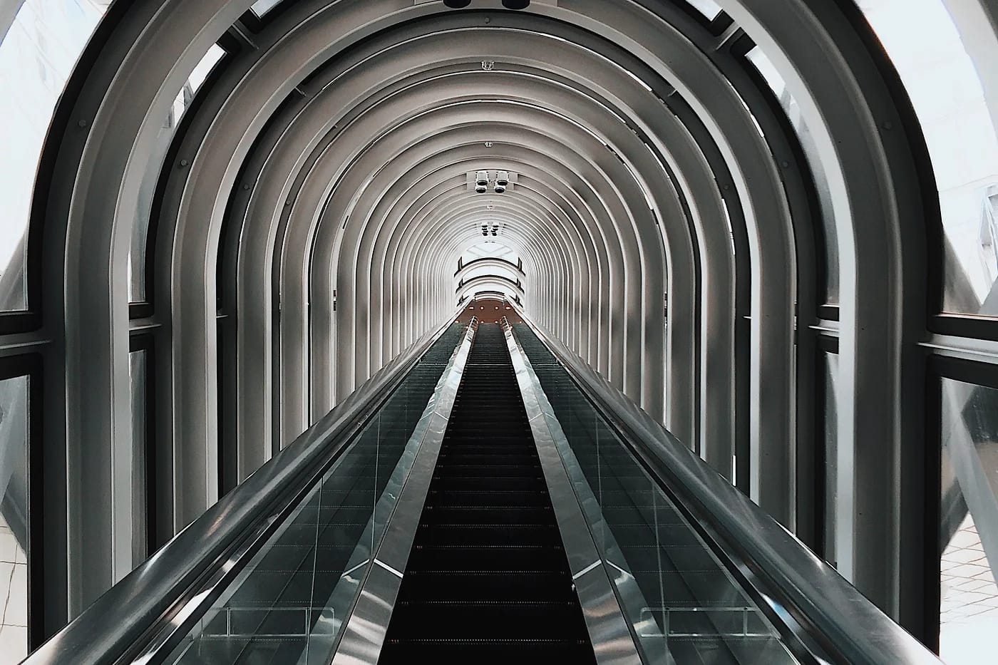 Umeda Sky Buildingin lasitunneliliukuportaat