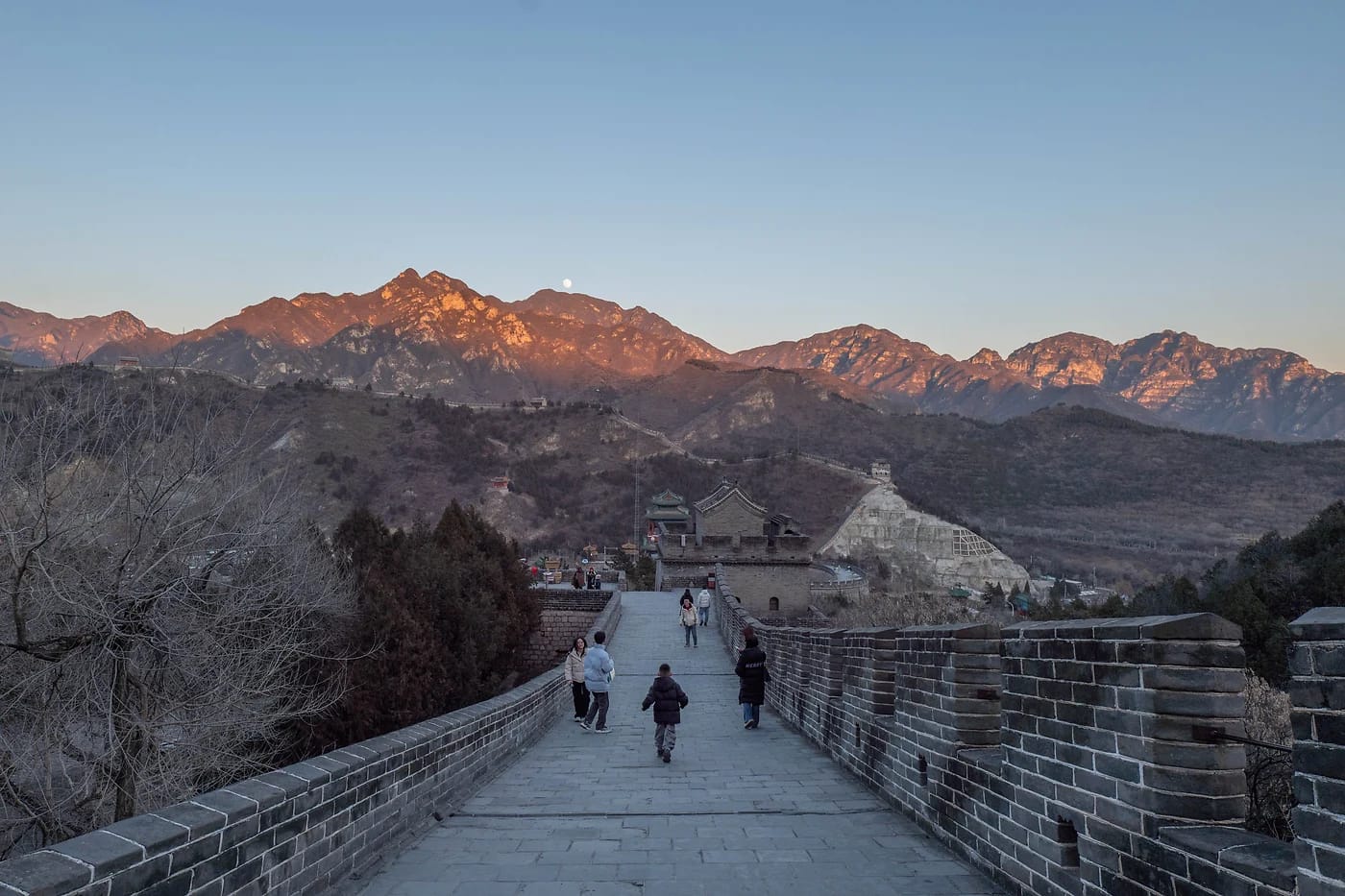 Kiinan muuri auringonlaskussa