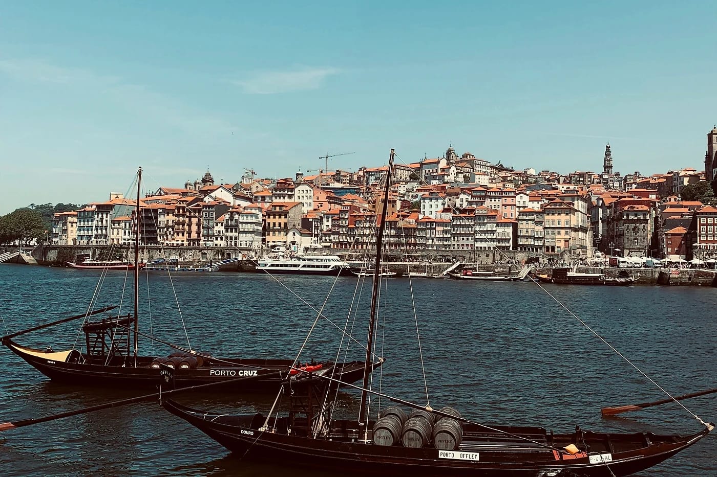 Perinteisiä rabelo-veneitä Douro-joella Portossa