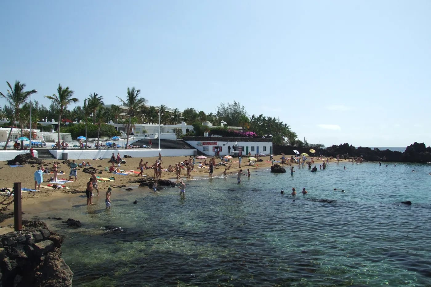 Playa Chican luonnonallas ja uimareita