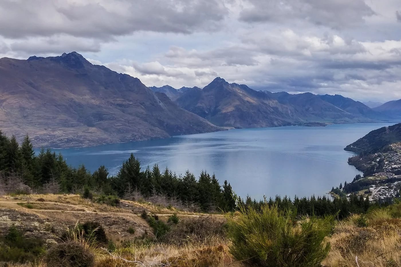 Wakatipu-järvi ja Remarkables-vuoret Queenstownissa