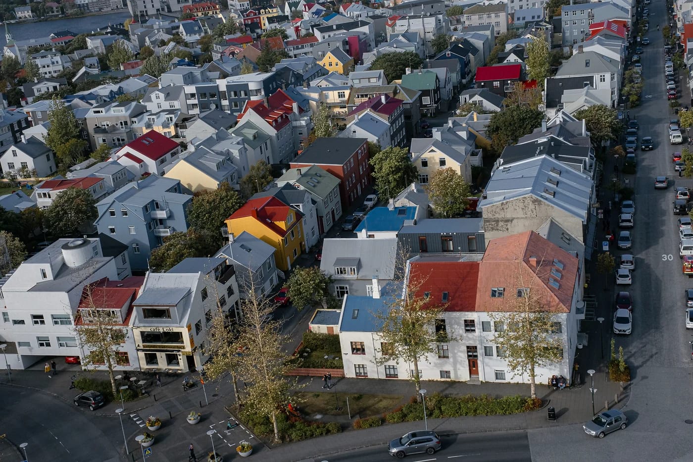 Värikkäät katot Reykjavíkissa