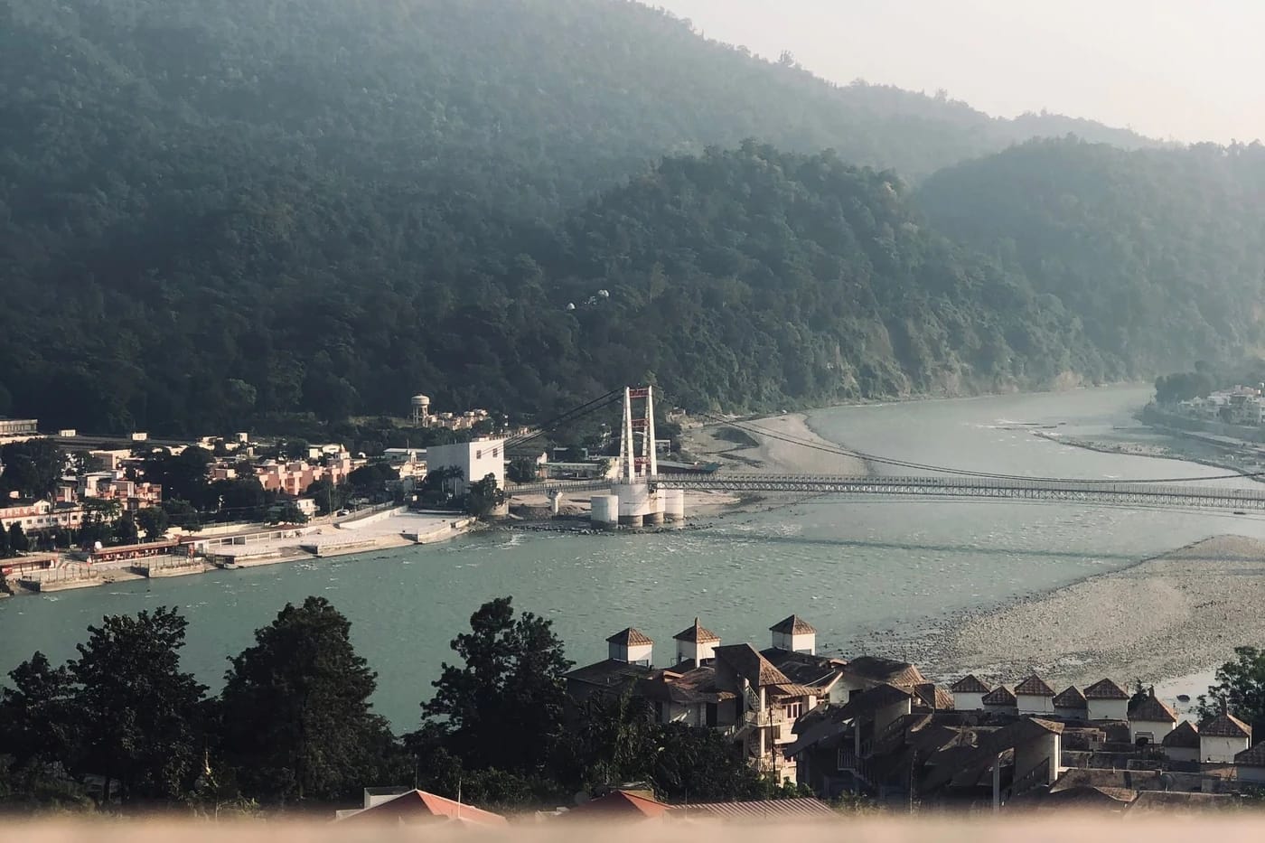 Rishikesh ja Ganges usvan verhoamana