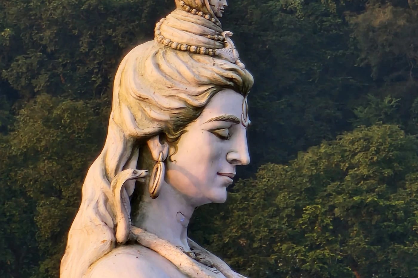 Shiva-patsas Rishikeshissä