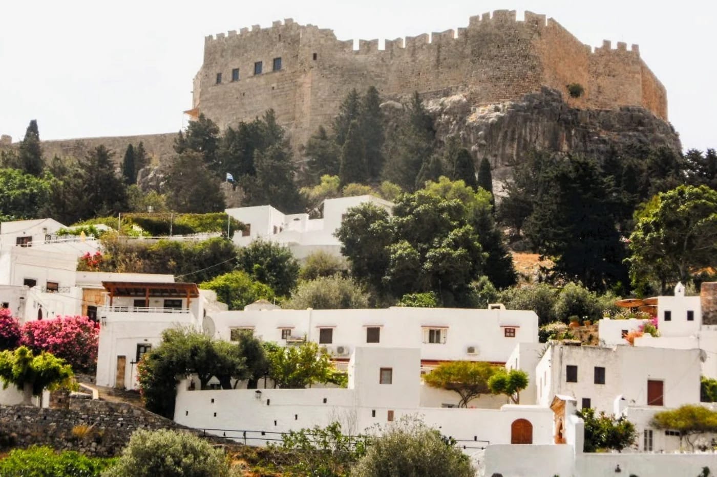 Lindoksen akropolis ja valkoinen kylä