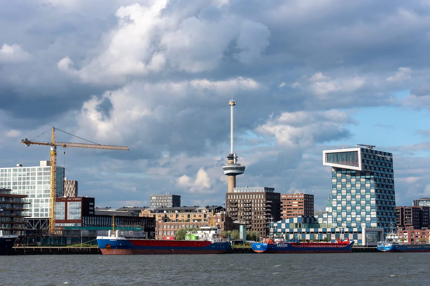 Euromast ja sataman nosturit
