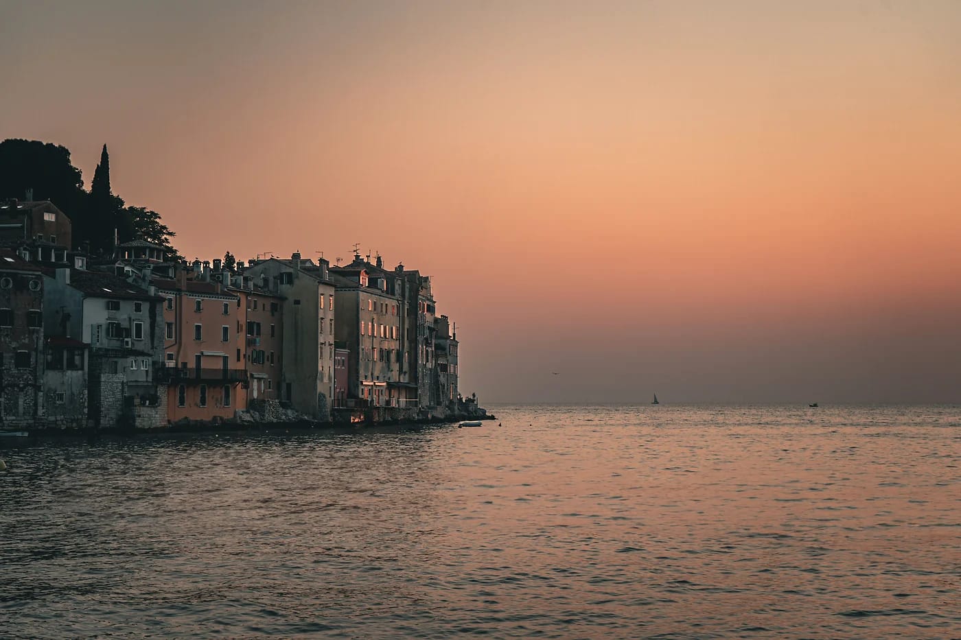 Rovinjin siluetti auringonlaskussa