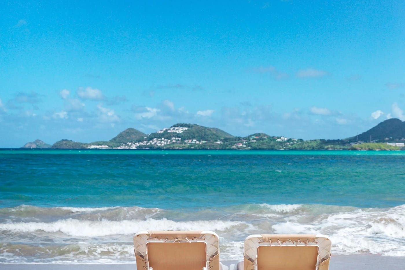 Hiekkaranta ja turkoosi meri Saint Luciassa