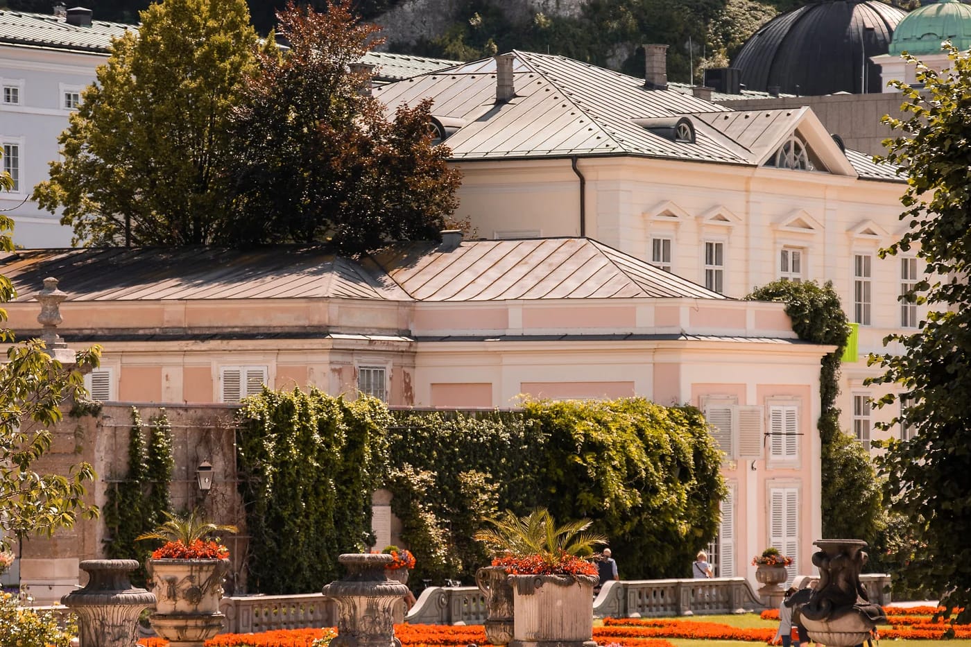 Mirabellin barokkipuutarha ja palatsi Salzburgissa