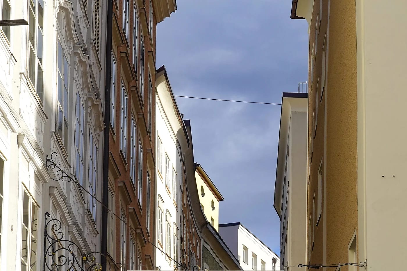 Kapea kuja Salzburgin vanhassakaupungissa