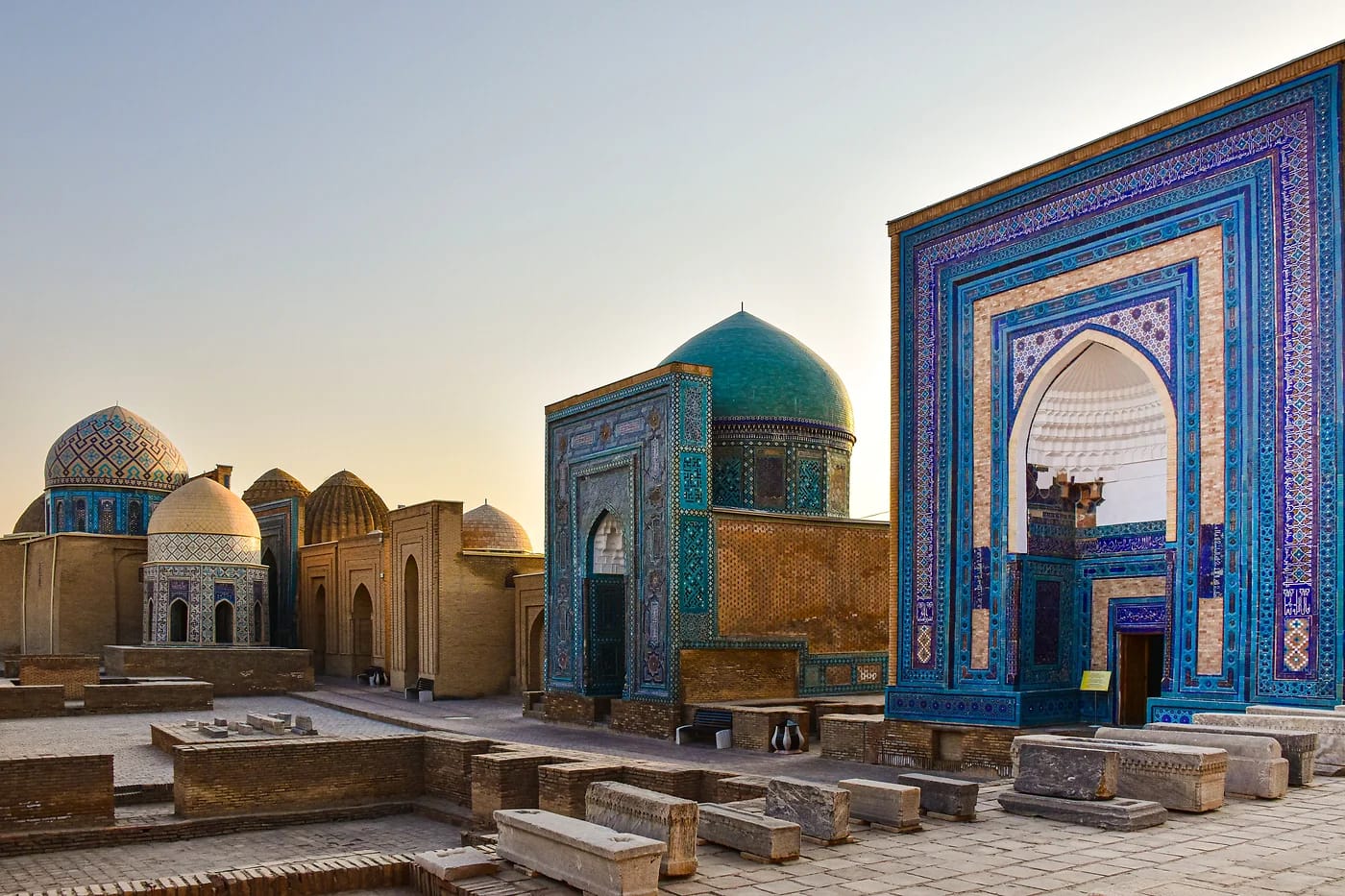 Shah-i-Zindan mosaiikkeja auringonlaskussa