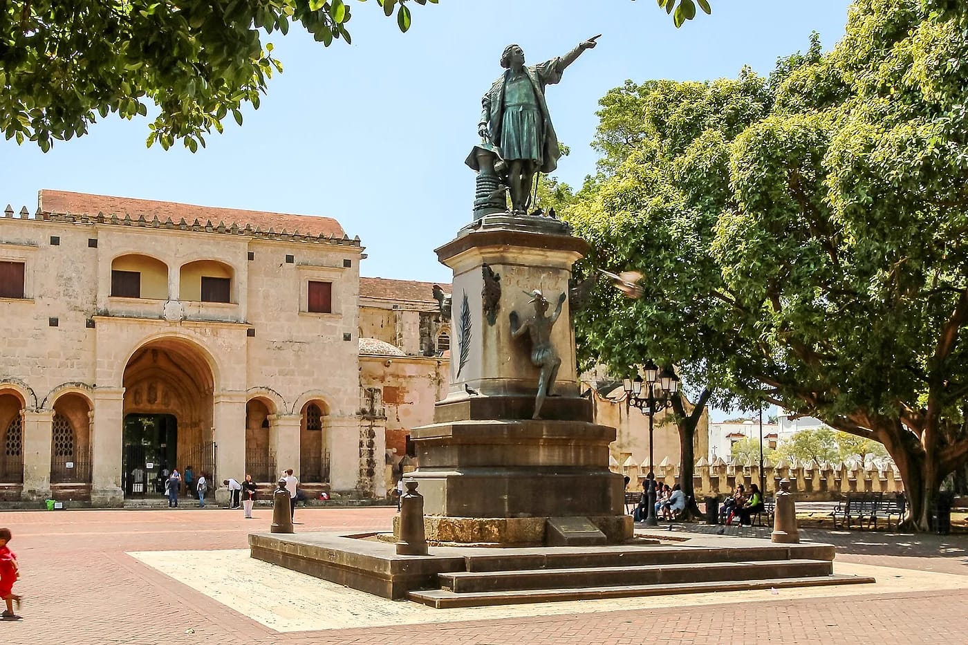 Parque Colón ja Kolumbuksen patsas