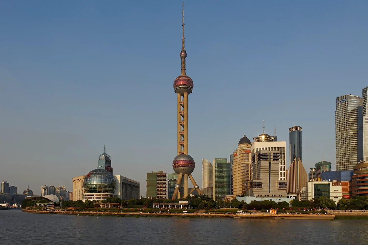 Pudongin skyline ja Oriental Pearl -torni