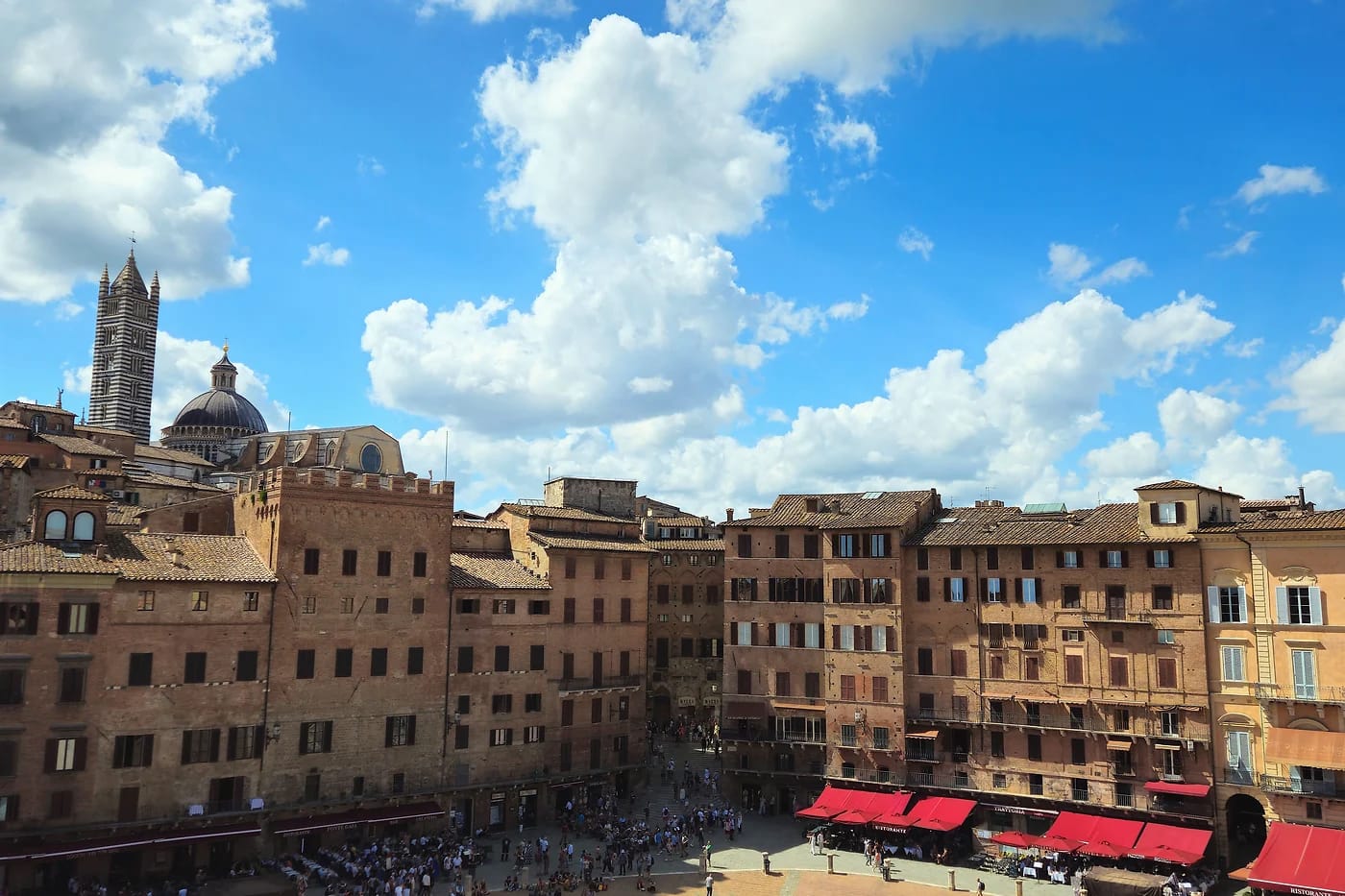 Piazza del Campo ilmakuvassa Sienassa
