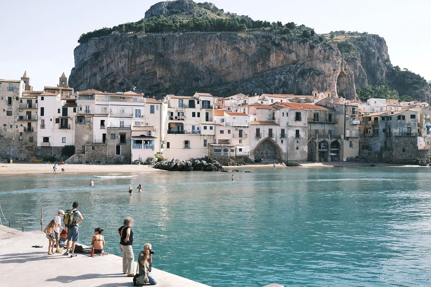 Cefalùn ranta ja La Rocca -kalliokukkula