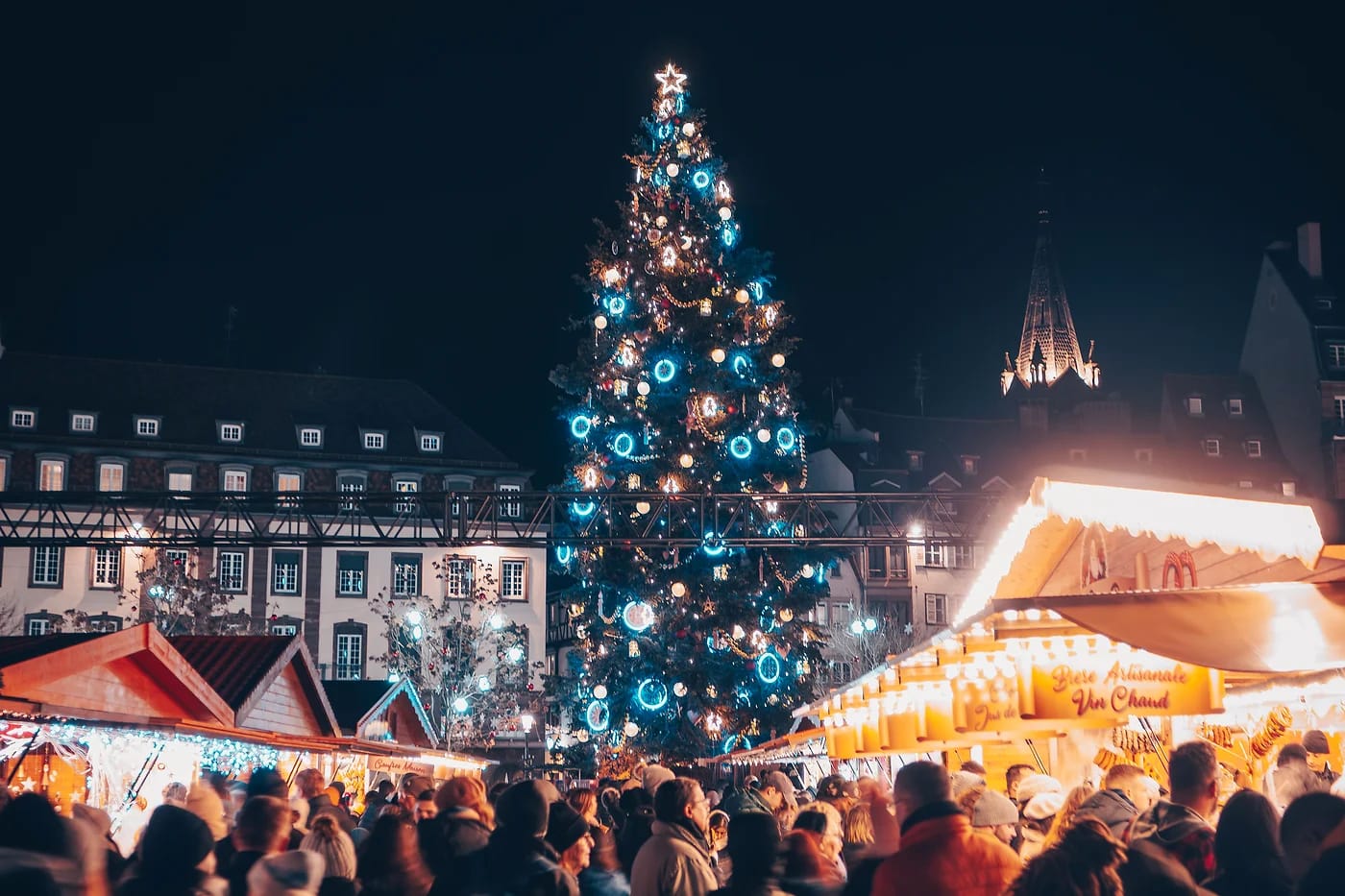 Strasbourgin joulutori valoineen
