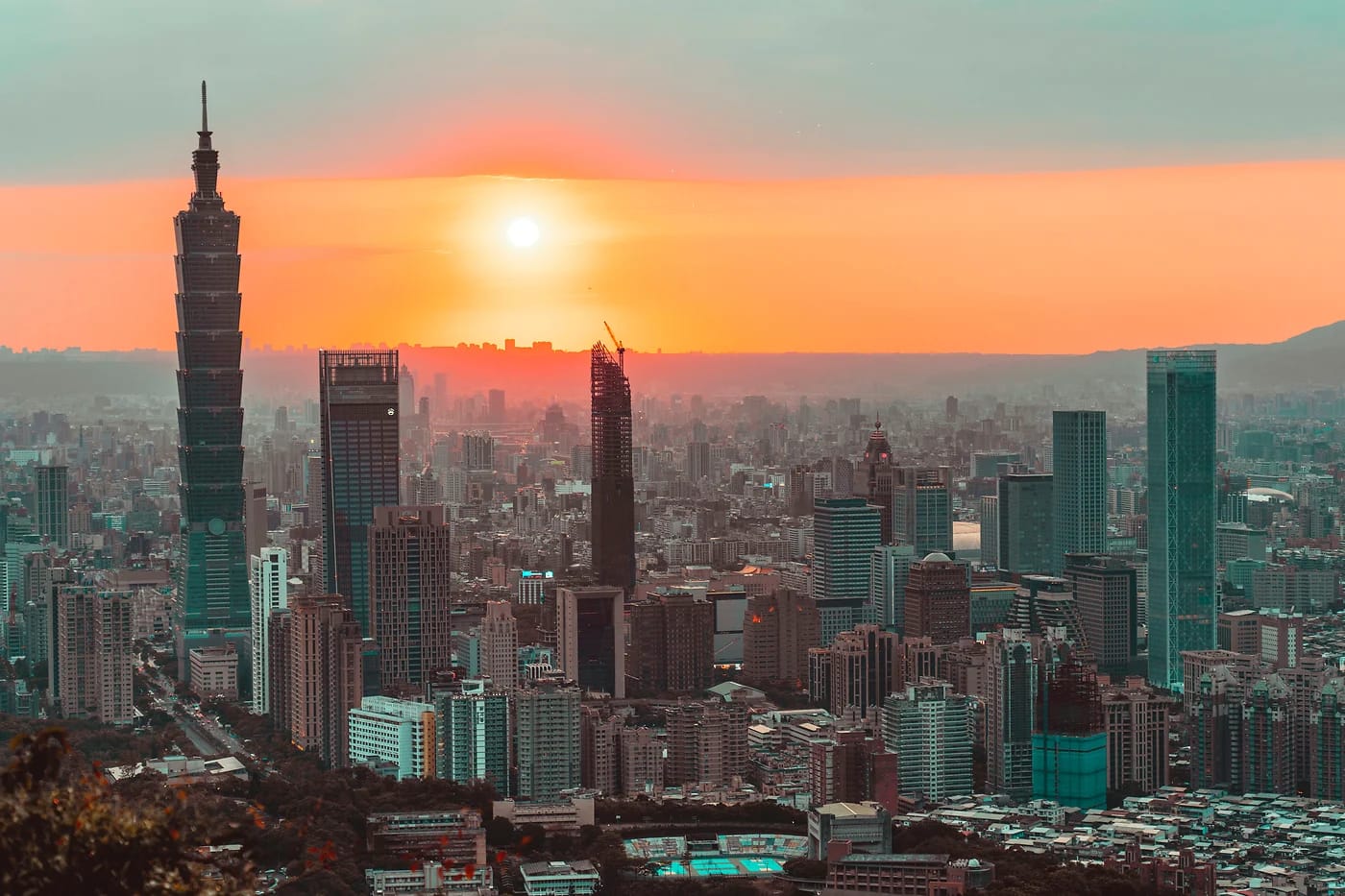 Taipei 101 ja kaupunki auringonlaskussa