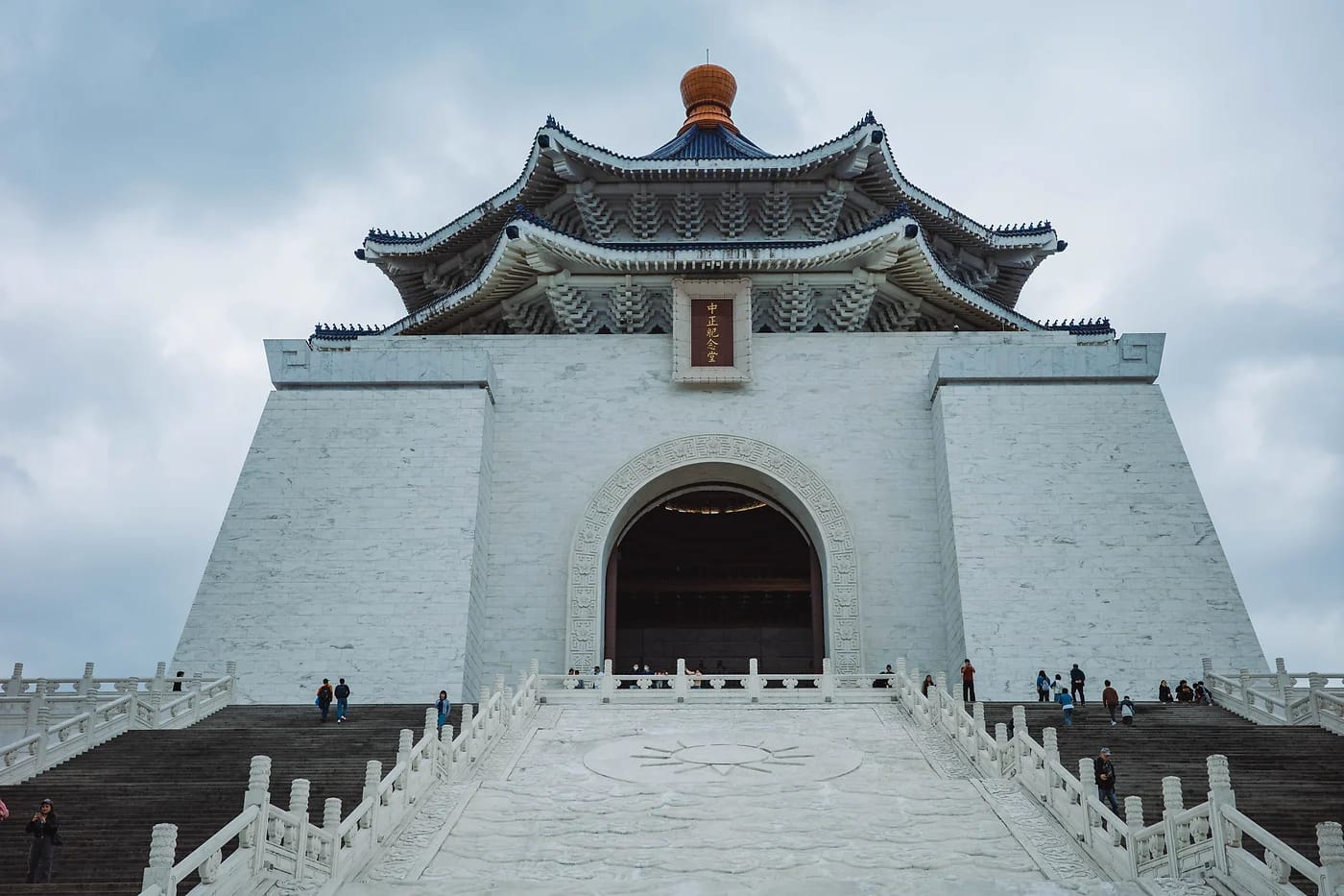 Chiang Kai-shekin muistomerkki portaineen