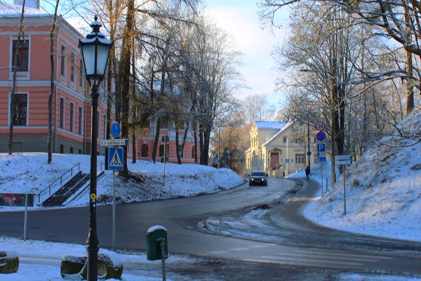 Talvinen katu Tartossa