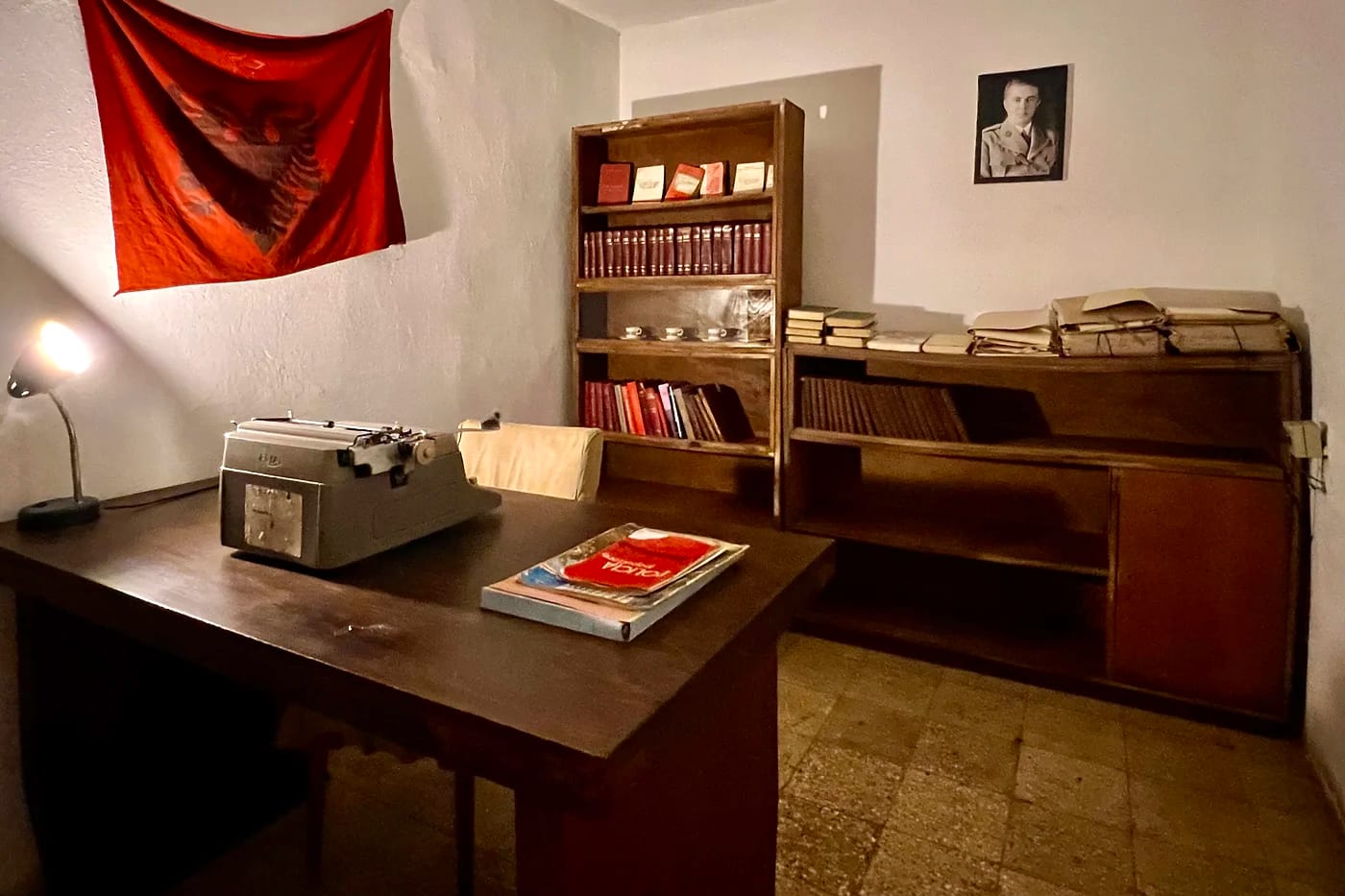 Kommunismin ajan toimisto Bunk'Art-museossa